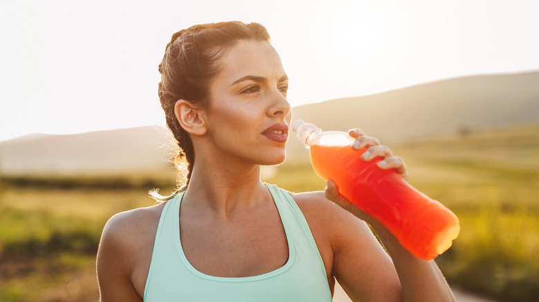 Sporty woman drinking a beverage