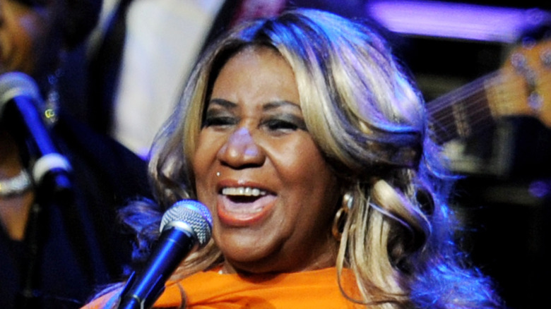 Aretha Franklin on stage singing
